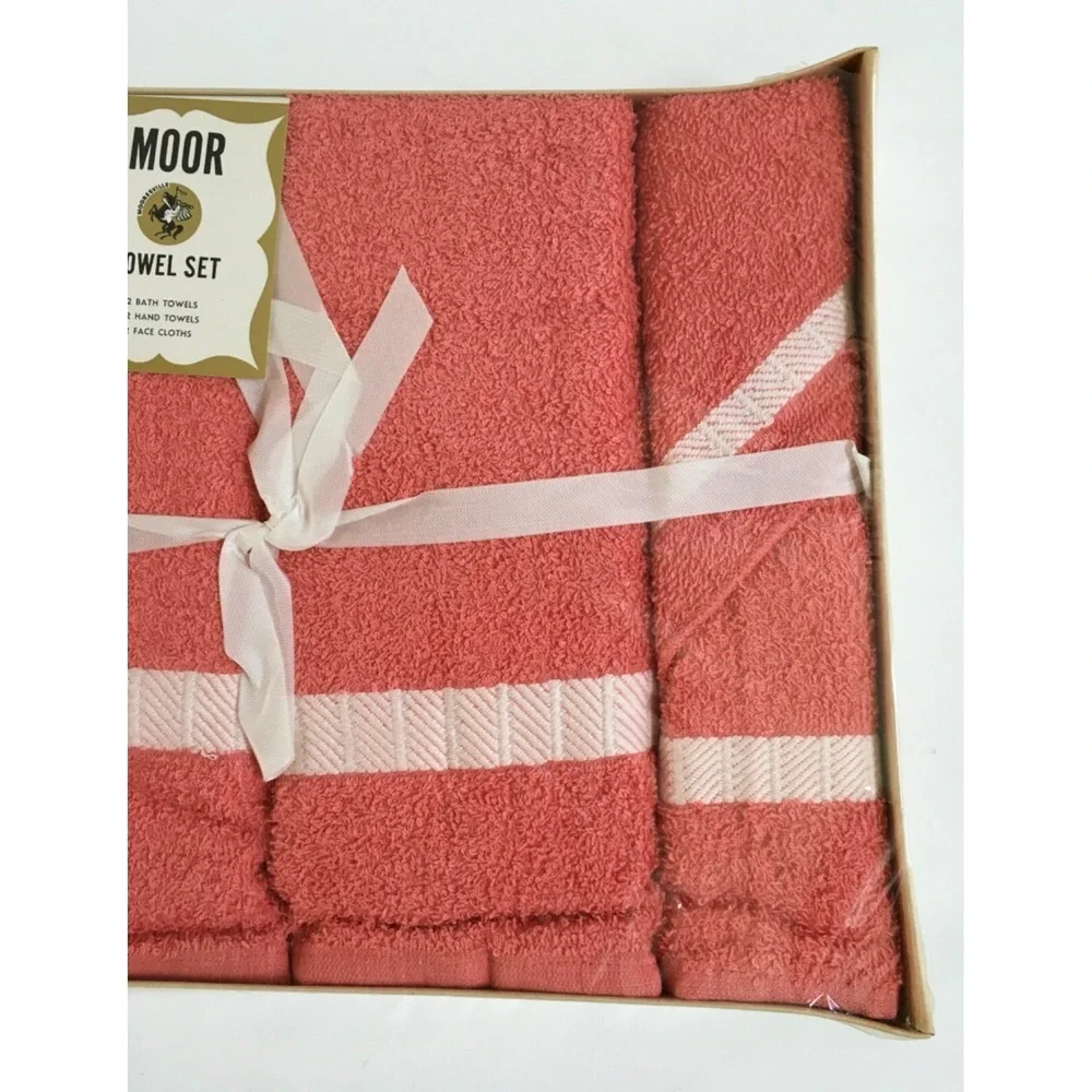 Vintage USA Made Moor Coral/White Towel Set 2 Each Bath/ Hand/Face Towels NEW